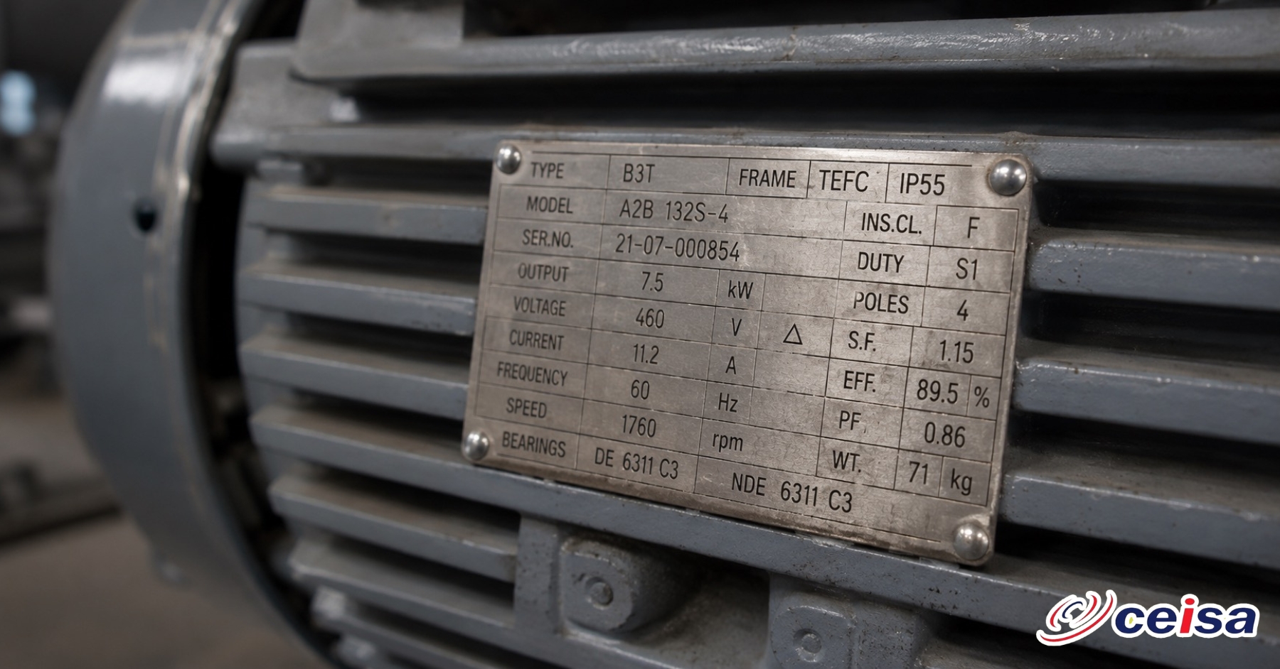 ¿Qué significan todos esos números y placas que tienen los equipos industriales?